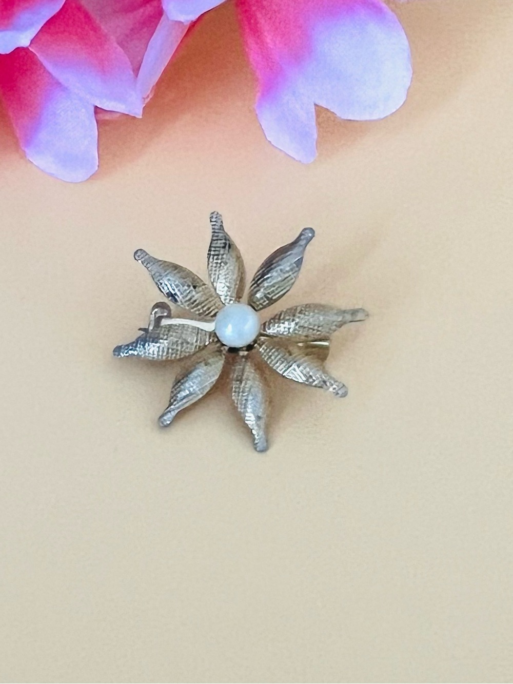 Elegant Gold plated Flower Brooch